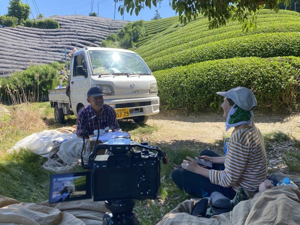 Interview and tea break with Akky-san during tencha harvest in Somada on one of the hottest days of the spring.